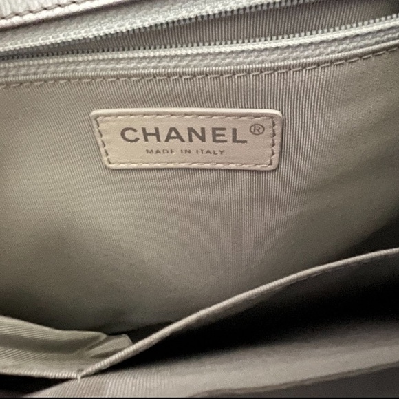 Selling this beautiful Chanel purse !! 🔥💯auth - Picture 3 of 4